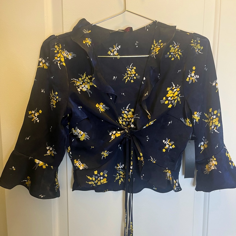 Tie-front long sleeve crop top